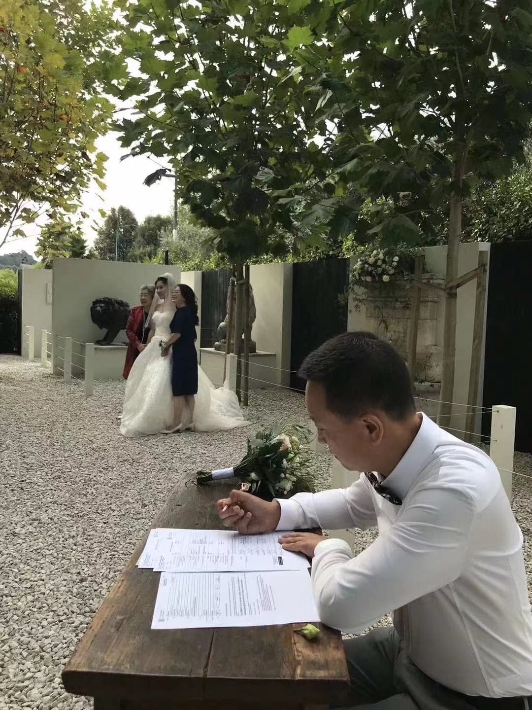 双语证婚人
